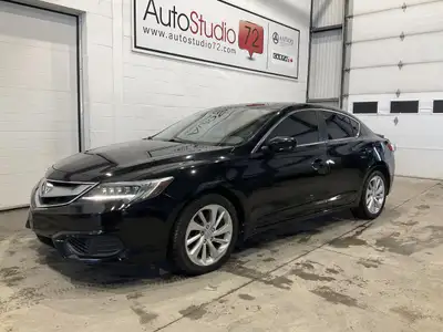 LAcura ILX 2018 CUIR TOIT MAGS CAMERA RECUL BLUETOOTH A/C CRUISE propose une conduite soignée et un...