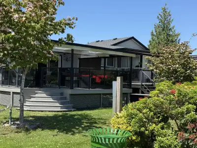DOUBLE LOT. Rare WATERFRONT CABIN on Hatzic Lake. A cabin with a DOUBLE-LOT ON THE LAKE (married pro...