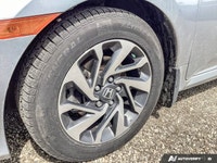 KBB.com 10 Most Awarded Brands. This Honda Civic Sedan boasts a Regular Unleaded I-4 2.0 L/122 engin... (image 9)