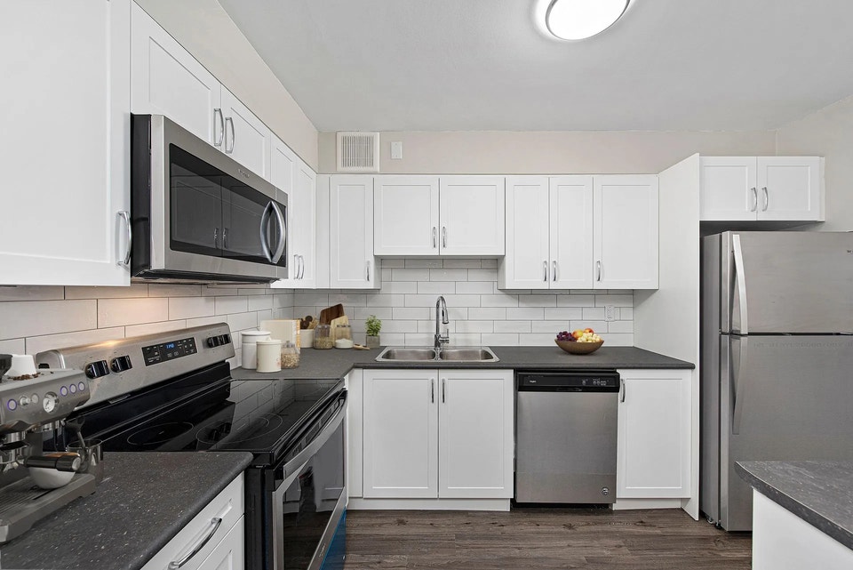 Studio Apartment for Rent - 75 Thorncliffe Park Dr 5