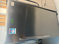9739- Réfrigérateur Frigidaire Professionnelle ACIER INOXYDABLE