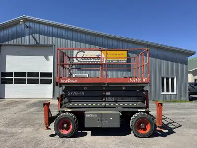 4x4 Plateforme Extensible Moteur Kubota Gaz et Propane Élévation 35' Largeur 71'' Pattes Stabilisatr...