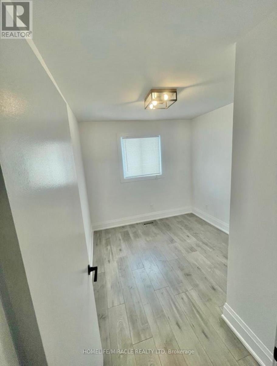 21 ECCLESTONE DRIVE Brampton (Brampton West), Ontario 4