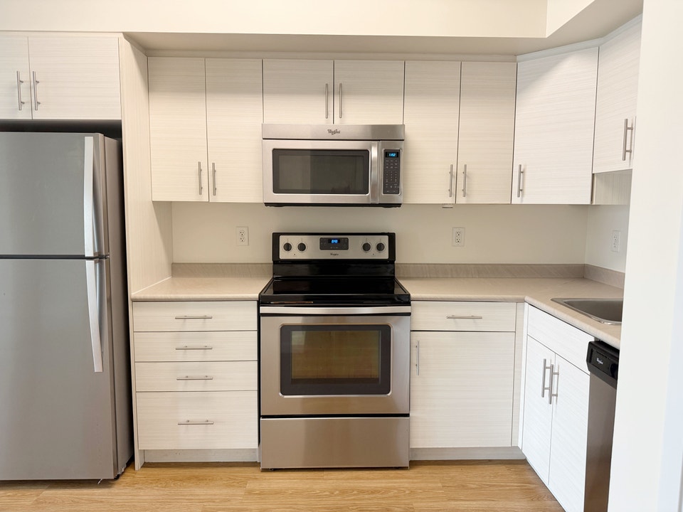 Chancellor - 1 bed / 1 Bath Available NOW! 2
