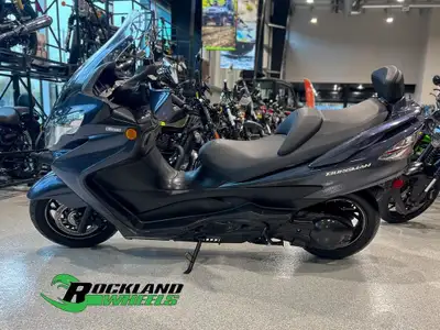 2012 Suzuki BURGMAN 400 Découvrez le Suzuki Burgman 2012 un maxi-scooter haut de gamme conçu pour of...
