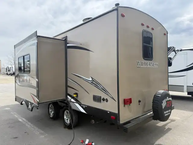 2014 Heartland WILDERNESS 2175RB  in Travel Trailers & Campers in St. Albert - Image 5