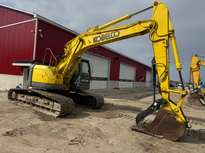 New thumb just installed. 25 Ton zero turn excavator with 42 inch dig bucket. 32 inch pads. Aux plum...