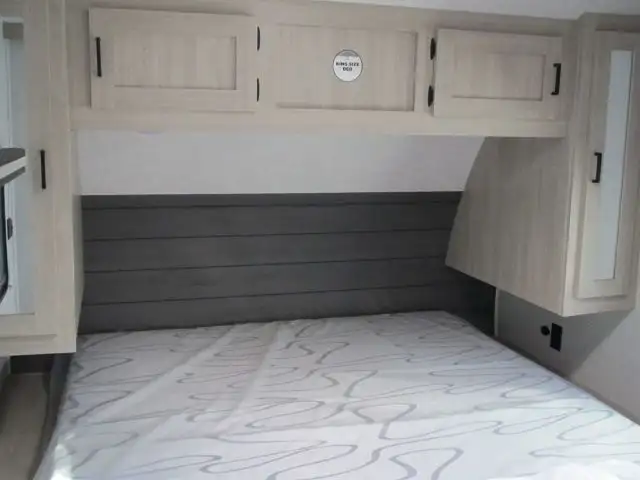 2026 EAST TO WEST DELLA TERRA 261RB-GREAT COUPLES LAYOUT!  in Travel Trailers & Campers in Ottawa - Image 21