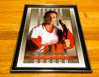1997 Steve Yzerman Red Wings Donruss Card Framed Portrait