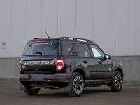 CARGET AUTOMOTIVE is thrilled to offer this 2024 Ford Bronco Outer Banks, a stylish off-road SUV tha... (image 6)