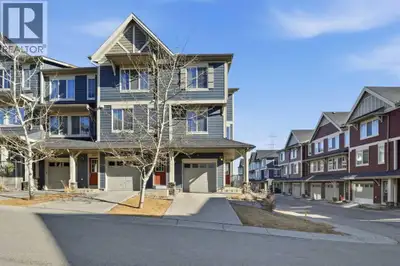 Lovely 3-storey END UNIT located in a quiet complex in Evanston. Upon entering, you’re welcomed by a...