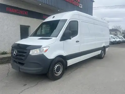 See Dealer Website for Details. 2022 Mercedes-Benz Sprinter fourgonnette utilitaire toit haut / long...
