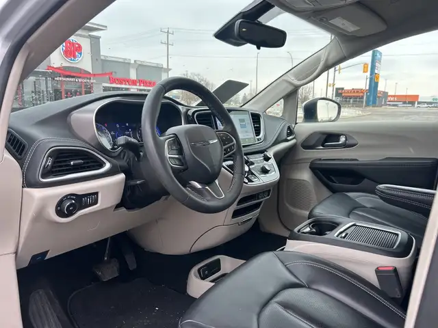 2023 Chrysler Pacifica Touring L AWD4329205524024627210