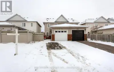 Gorgeous Semi Detached Home In The Most Desirable Neighbourhood !! 3 Bedrooms, 2.5 Washrooms And A L...