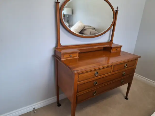 Antique dresser in Dressers & Wardrobes in Ottawa - Image 3