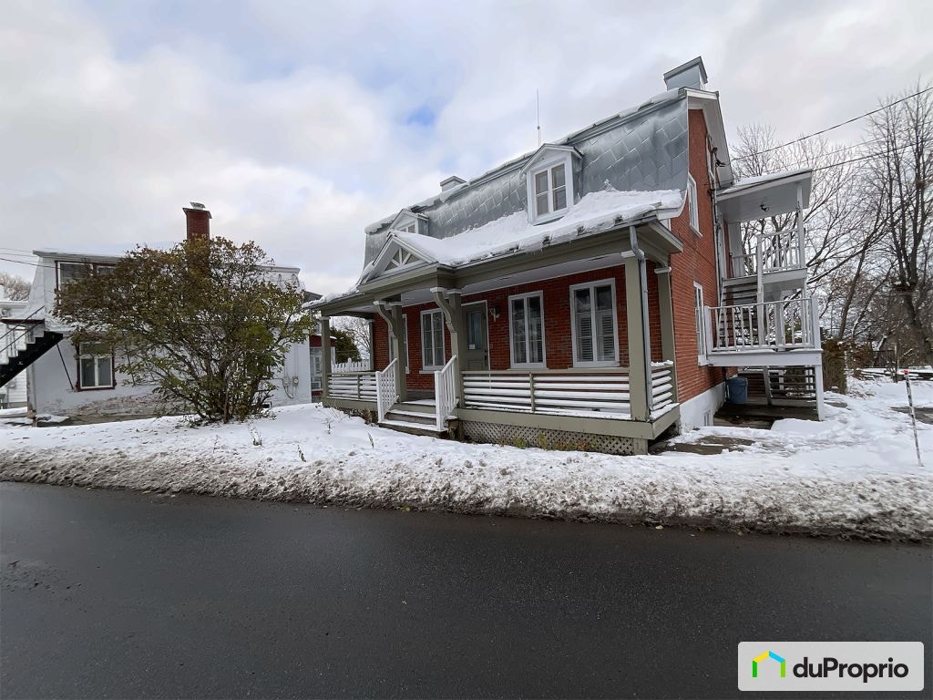 $737,000 - Triplex for sale in Beauport — photo 1