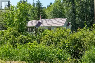 Welcome to your own peaceful corner of Vancouver Island, just 5 minutes from the Village Centre in Q...