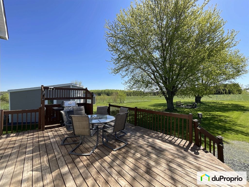 $333,000 - 2 Storey for sale in St-Claude — photo 3