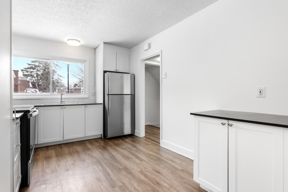 2 Bedrooms House for Rent - 120 Beaverbrook Lane 3