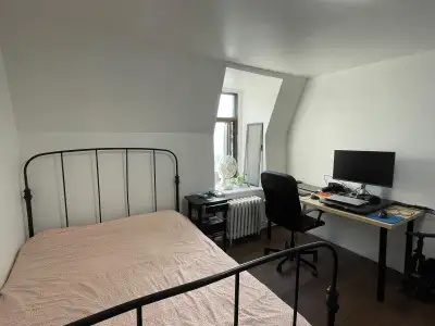 Bienvenue dans cette charmante demeure datant de 1875, nichée au cœur de la rue St Christophe, à seu...