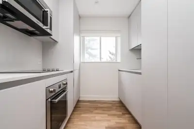 renovated two bedroom, Parklawn and Berry - ID 4280, View more