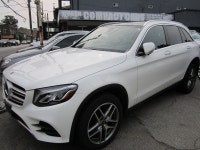 PREMIUM AMG PACKAGE. FINISHED IN WHITE WITH BLACK INTERIOR. AMG ALLOY WHEELS WITH NEW TIRES, PANORAM... (image 1)