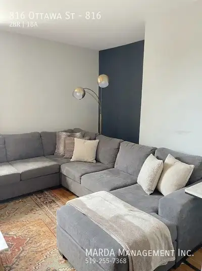 Welcome to 816 Ottawa! Beautifully renovated 2 bedroom 1 bathroom unit located in Walkerville. Nearb...