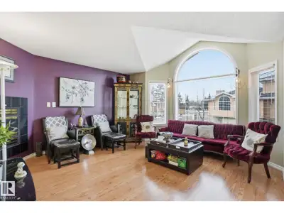 Welcome home to this bright and inviting corner bi-level townhouse in Ravenwood Court, offering over...