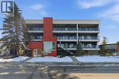 2 BEDROOMS | 2 BATHROOMS | TOP FLOOR CORNER UNIT | 795 SQFT | CONCRETE & STEEL BUILDING | UNDERGROUN...