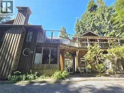 Located across from a public beach access which spills on to world-famous Chesterman Beach, this 0.4...