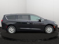 EXECUTIVE CROSSTOWN DEMO! Cloth Bucket Seats, Remote Start System, Heated Front Seats, Heated Steeri... (image 8)