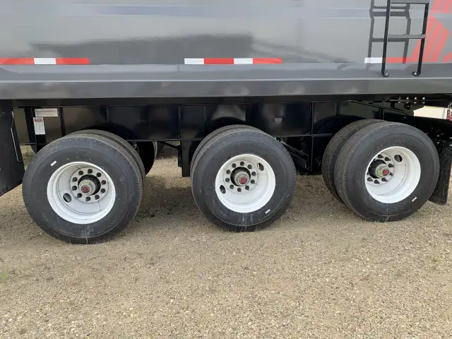 2026 NEUSTAR Tridem End Dump Trailer in Heavy Trucks in Regina - Image 11