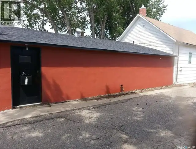 1109 S Railway STREET E Swift Current, Saskatchewan in Commercial & Office Space for Sale in Swift Current - Image 3