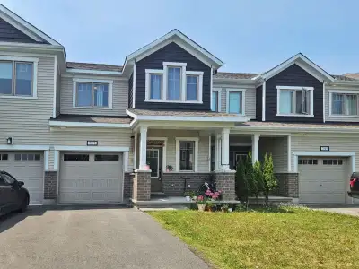 3 Bedroom Townhouse/Backyard/Open Concept/For Rent/Stittsville