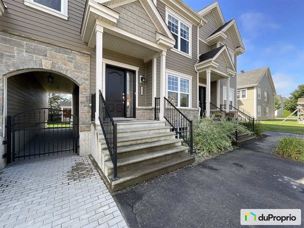 $455,000 - Townhouse for sale in Sherbrooke (Jacques-Cartier) — photo 2