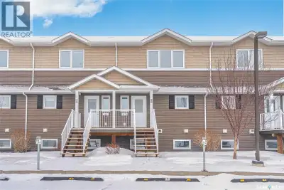 Welcome to this 3-bedroom townhouse in the desirable Stonebridge neighbourhood. This home features a...
