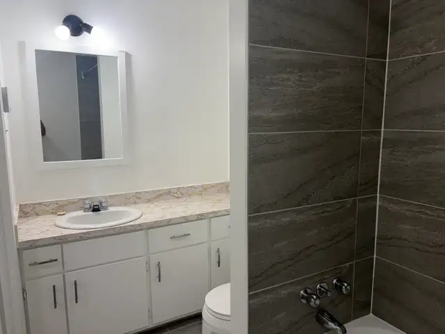 Superbe 4 1/2, rue Pie-X Lévis, sur 2 étage, LIBRE in Long Term Rentals in Lévis - Image 15