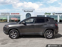 This Jeep Compass delivers a Regular Unleaded I-4 2.4 L/144 engine powering this Automatic transmiss... (image 1)