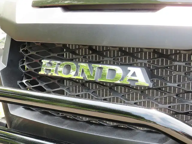 2025 Honda Pioneer 700-2P DLX in ATVs in Cambridge - Image 14