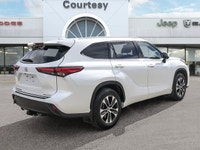 Drive with absolute confidence in this striking White 2022 Toyota Highlander XLE Sport Utility, engi... (image 5)