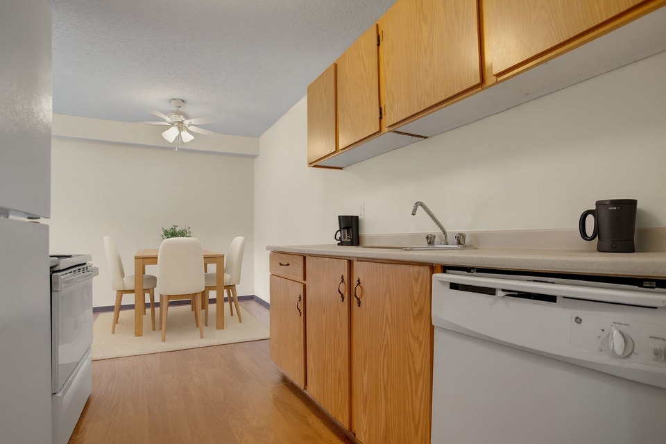2 Bed x 1 Bath Apartment for Rent on Kingsmere Blvd 2