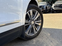 This Cadillac XT5 Premium Luxury AWD delivers a Gas V6 3.6L/222 engine powering this Automatic trans... (image 4)