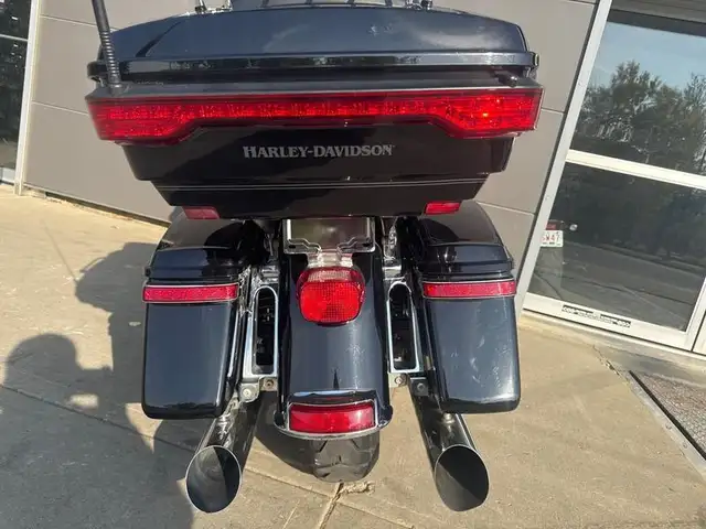 2014 Harley-Davidson FLHTCU - Electra Glide Ultra Classic in Sport Touring in Edmonton - Image 21