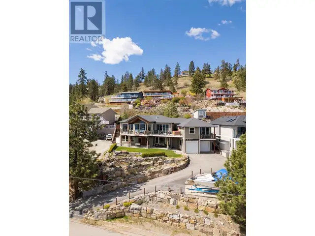 5824 Columbia Avenue Peachland, British Columbia in Houses for Sale in Penticton - Image 4