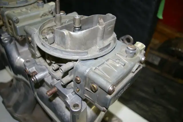 HOLLEY CARB & INTAKE MANIFOLD EDELBROCK PERFORMANCE in Auto Body Parts in Edmonton - Image 6