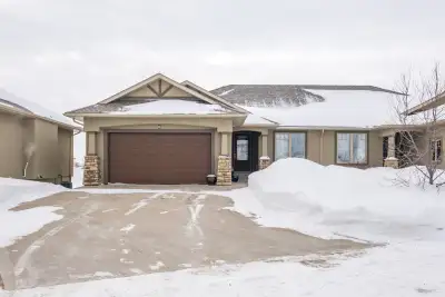 #6 - 2805 Lakeview Drive - Prince Albert, SK $589,900 MLS® SK029565 Premium waterfront condo in the...