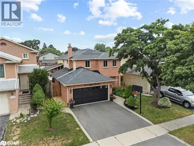 Welcome to this extensively renovated, show-stopping home in South East Burlington! Tucked on a quie...