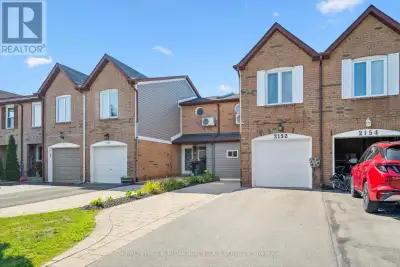 Welcome to beautiful North Oakville in the family-friendly River Oaks community! This beautifully re...