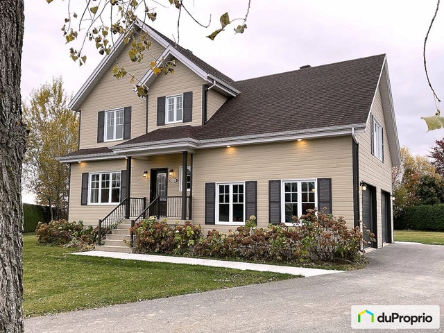 $599,000 - 2 Storey for sale in St-Celestin — photo 1