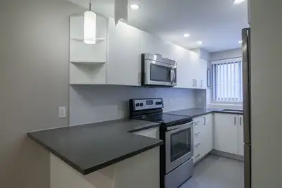 fully renovated two-bedroom apartment near Peel - ID 49